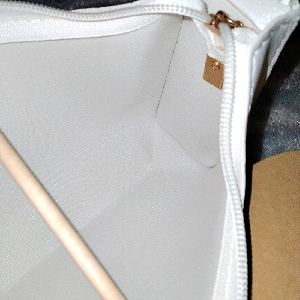 🐝 SymLux Polar White Handbag w/ KC - Picture 4 of 4